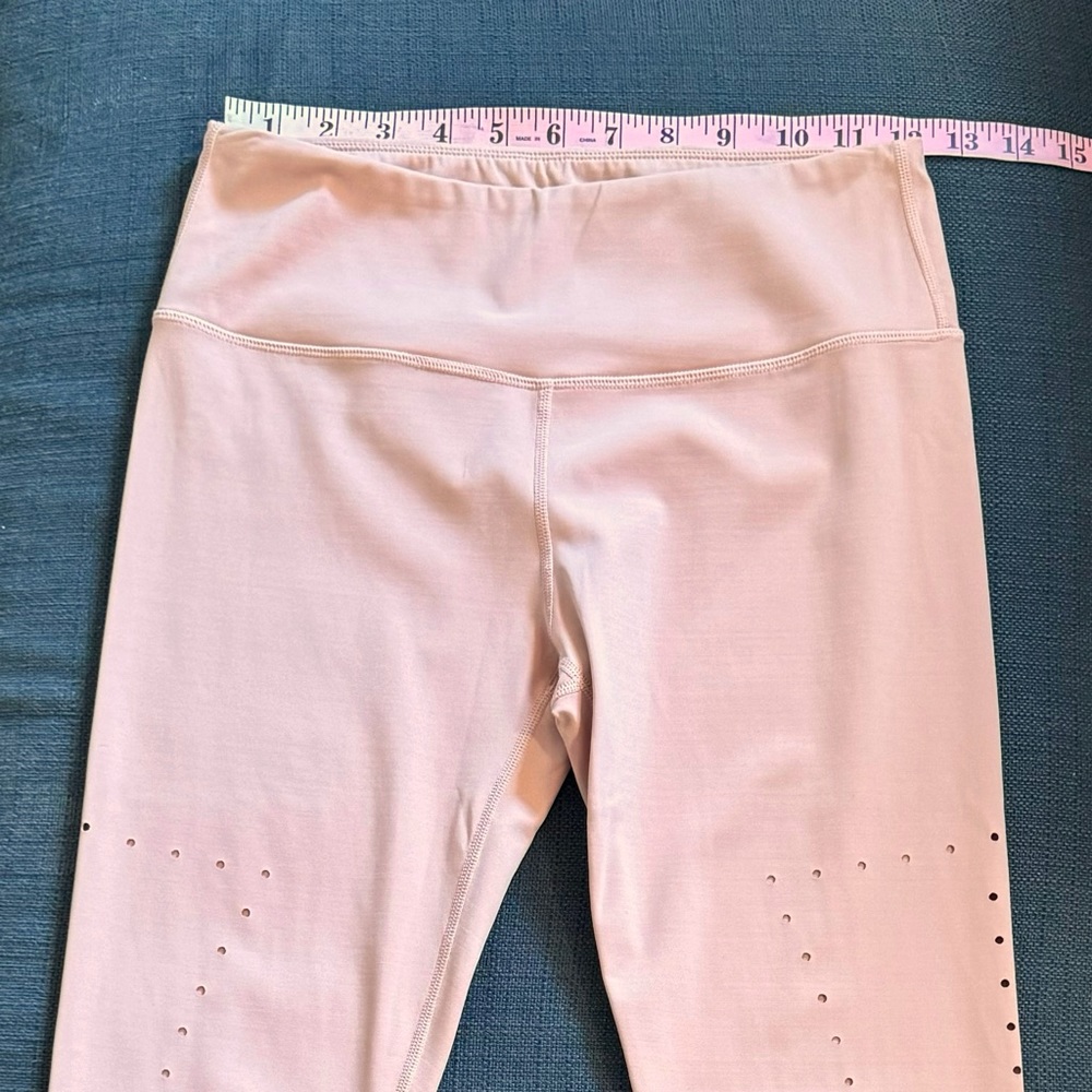 Varley ‘Boden’ Laser Cut Leggings in ‘Cameo’ Peach Pink Size Small - Picture 11 of 16